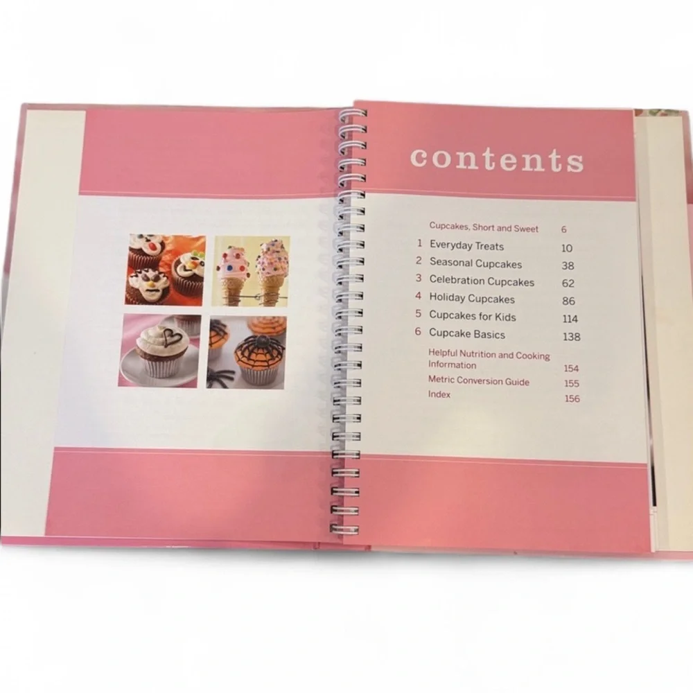 Betty Crocker Just Cupcakes Cookbook 100 Recipes Baking Book